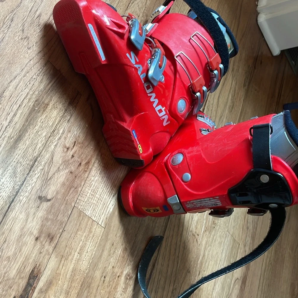 Solomon ski boots